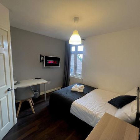 Deluxe Ensuite Double Room With Ensuite Coventry Dış mekan fotoğraf
