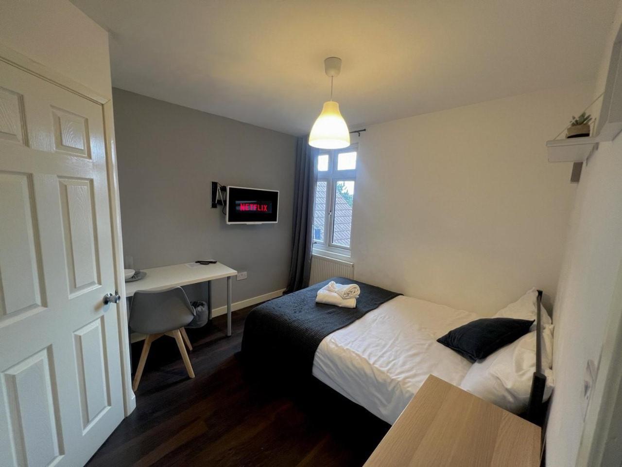 Deluxe Ensuite Double Room With Ensuite Coventry Dış mekan fotoğraf
