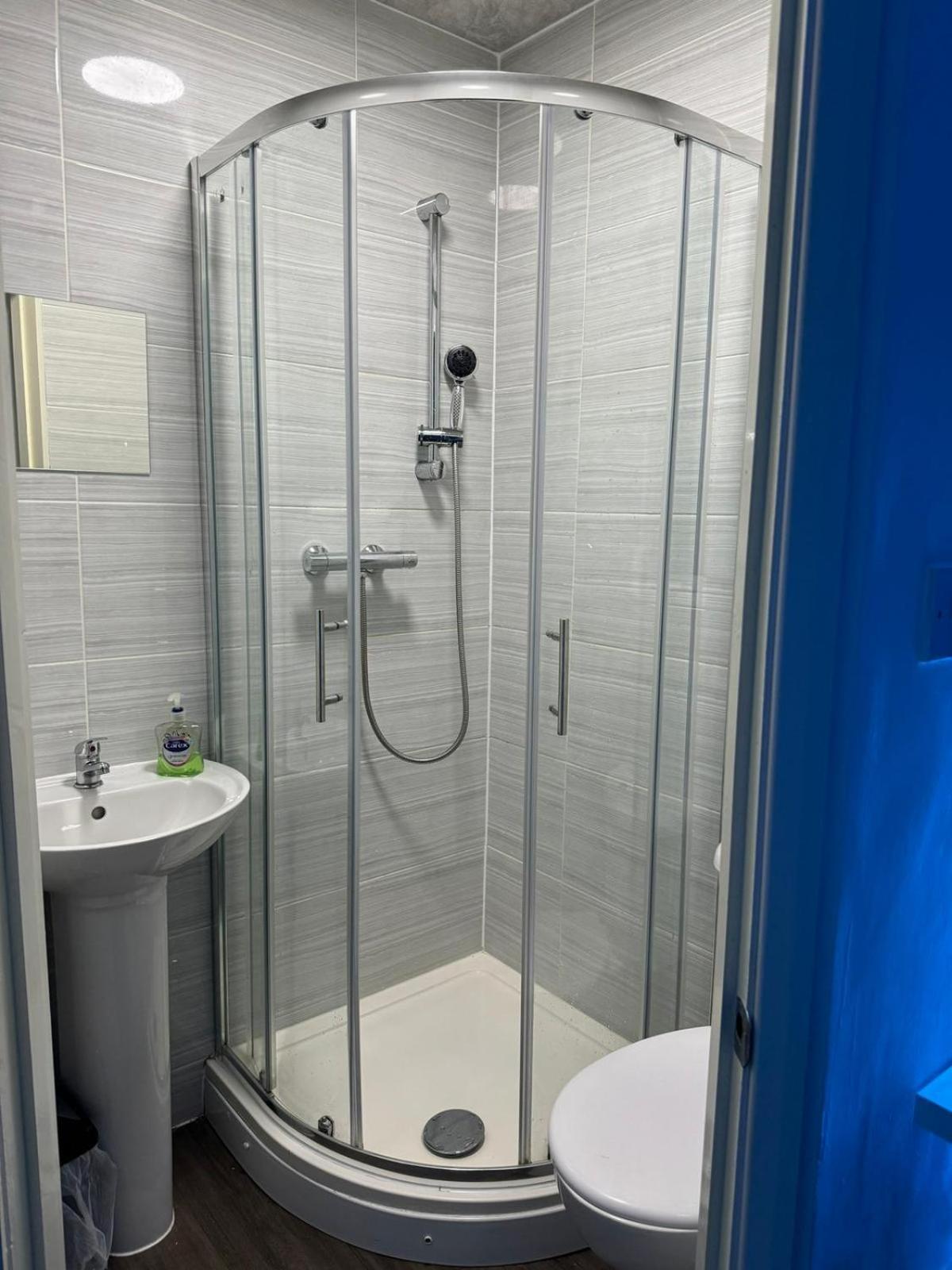 Deluxe Ensuite Double Room With Ensuite Coventry Dış mekan fotoğraf