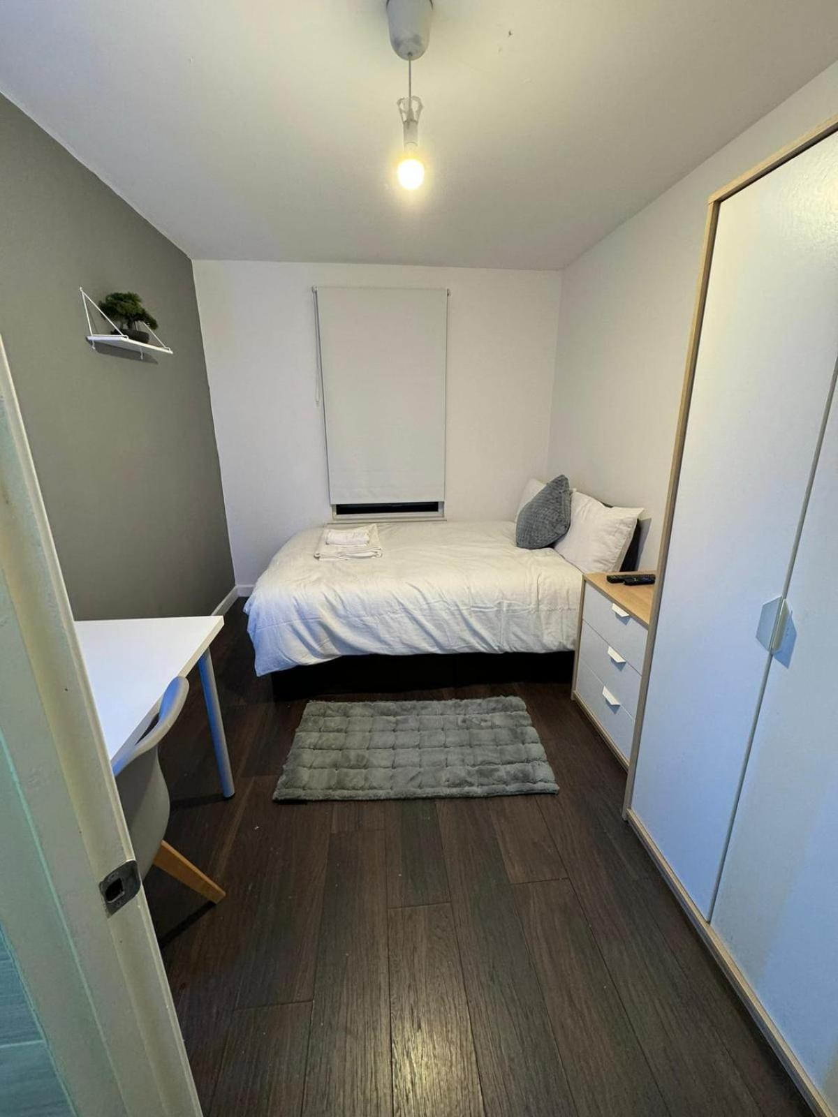 Deluxe Ensuite Double Room With Ensuite Coventry Dış mekan fotoğraf