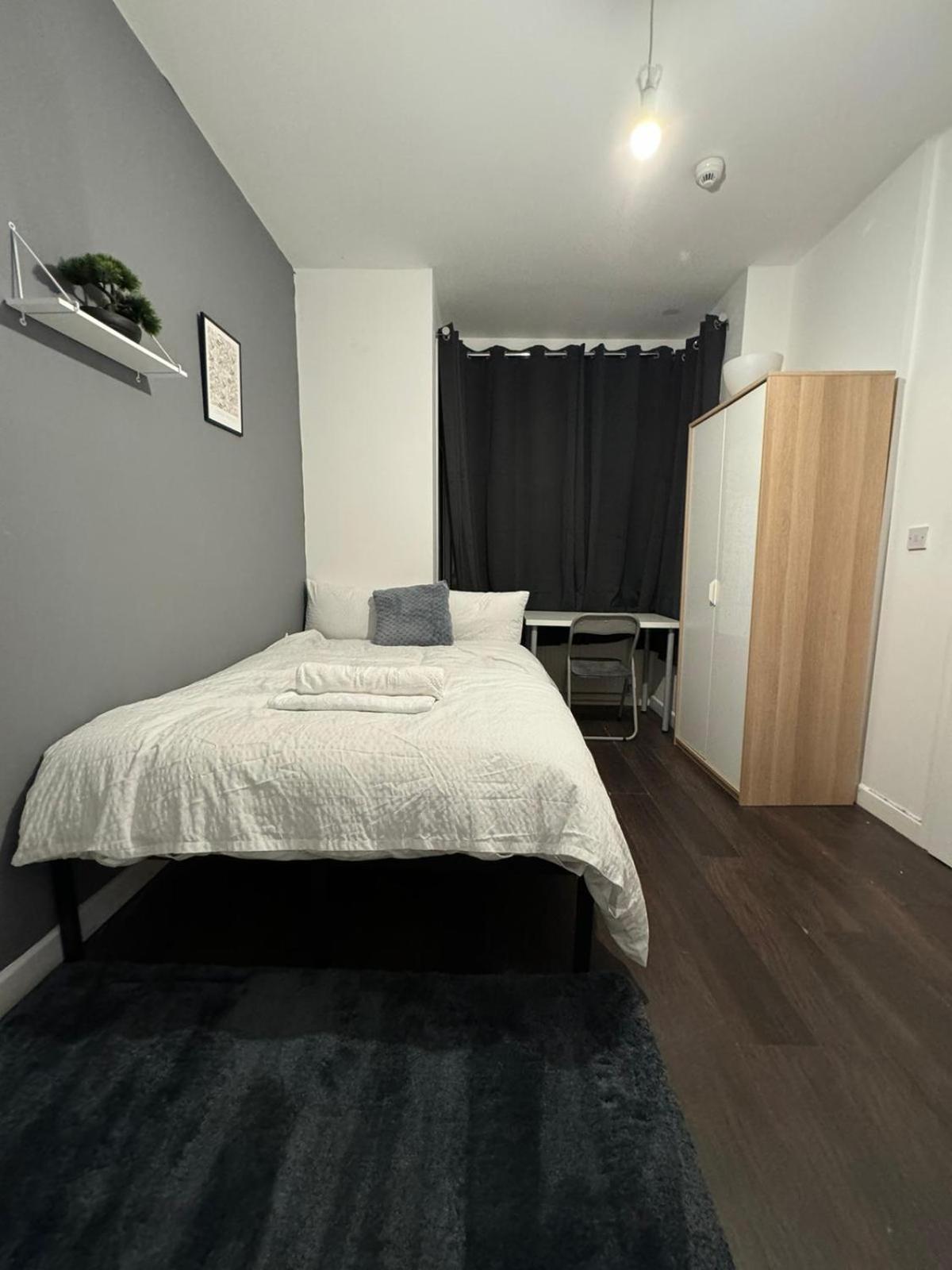 Deluxe Ensuite Double Room With Ensuite Coventry Dış mekan fotoğraf