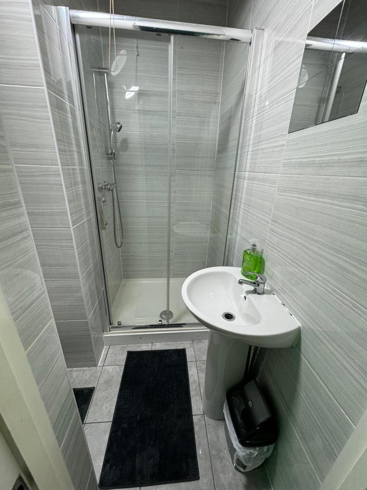 Deluxe Ensuite Double Room With Ensuite Coventry Dış mekan fotoğraf